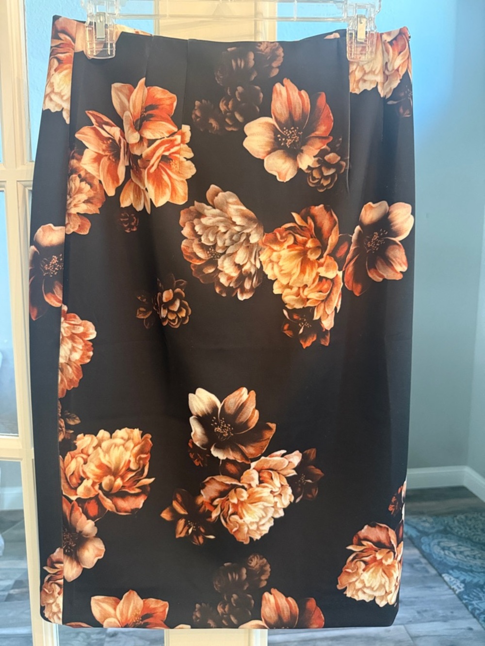 NWT Tahari Floral Print Pencil Skirt Size M